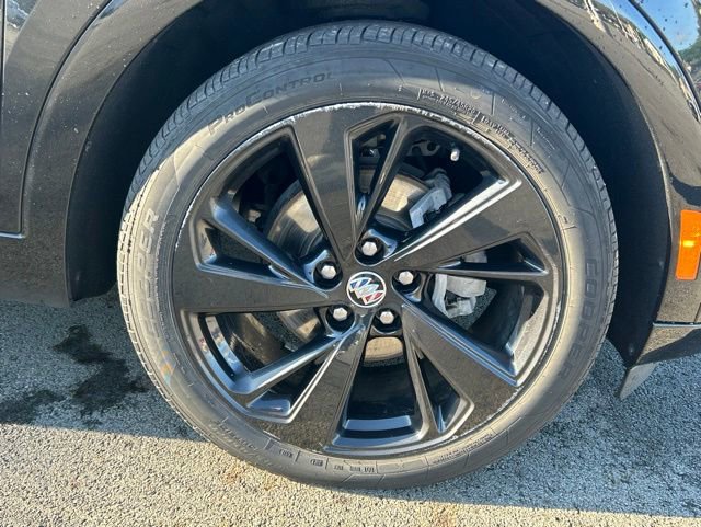 Used 2022 Buick Envision Essence w/ Technology Package I AWD/4WD image 29