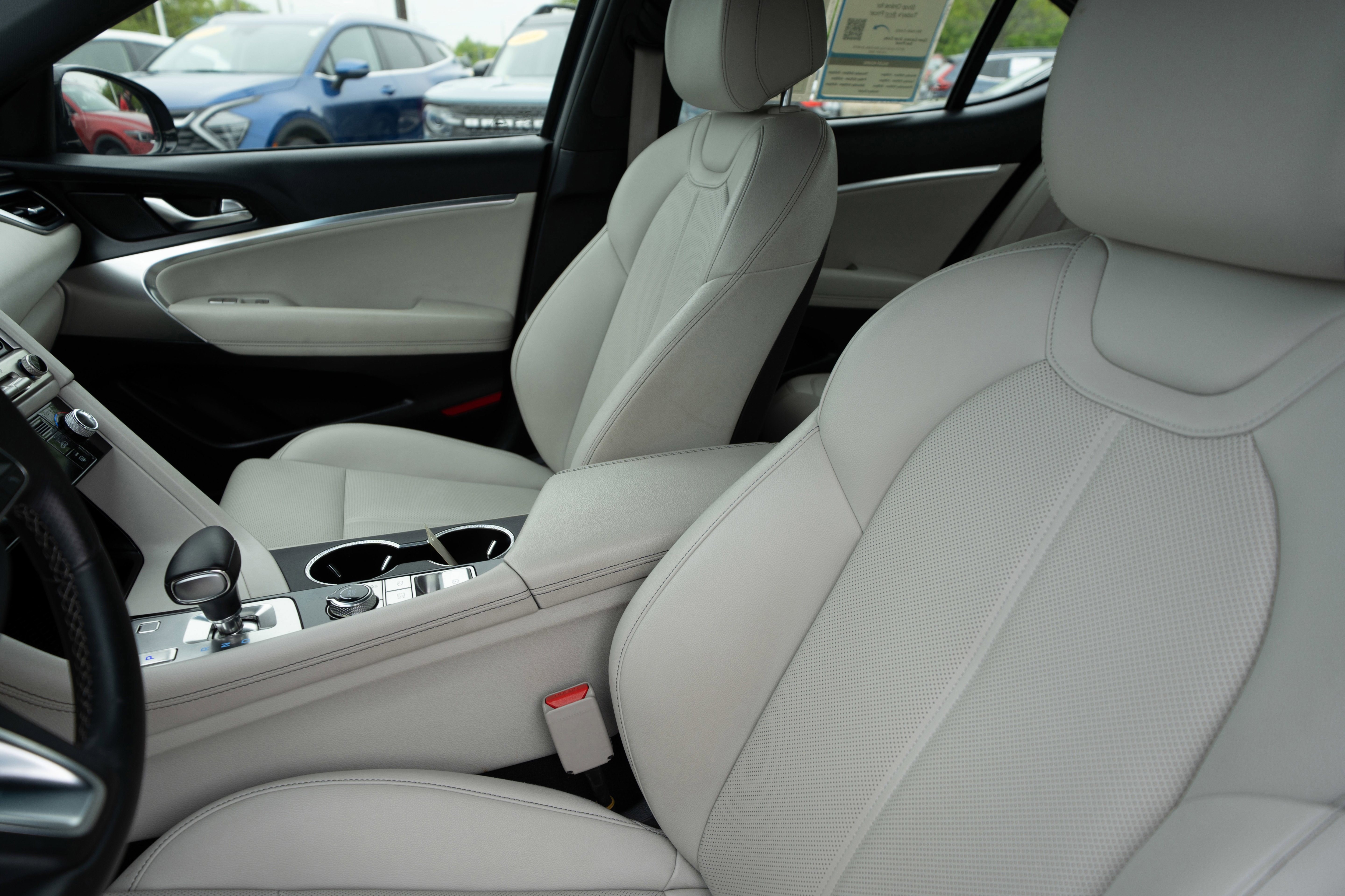 Used 2025 Genesis G70 2.5T RWD image 10
