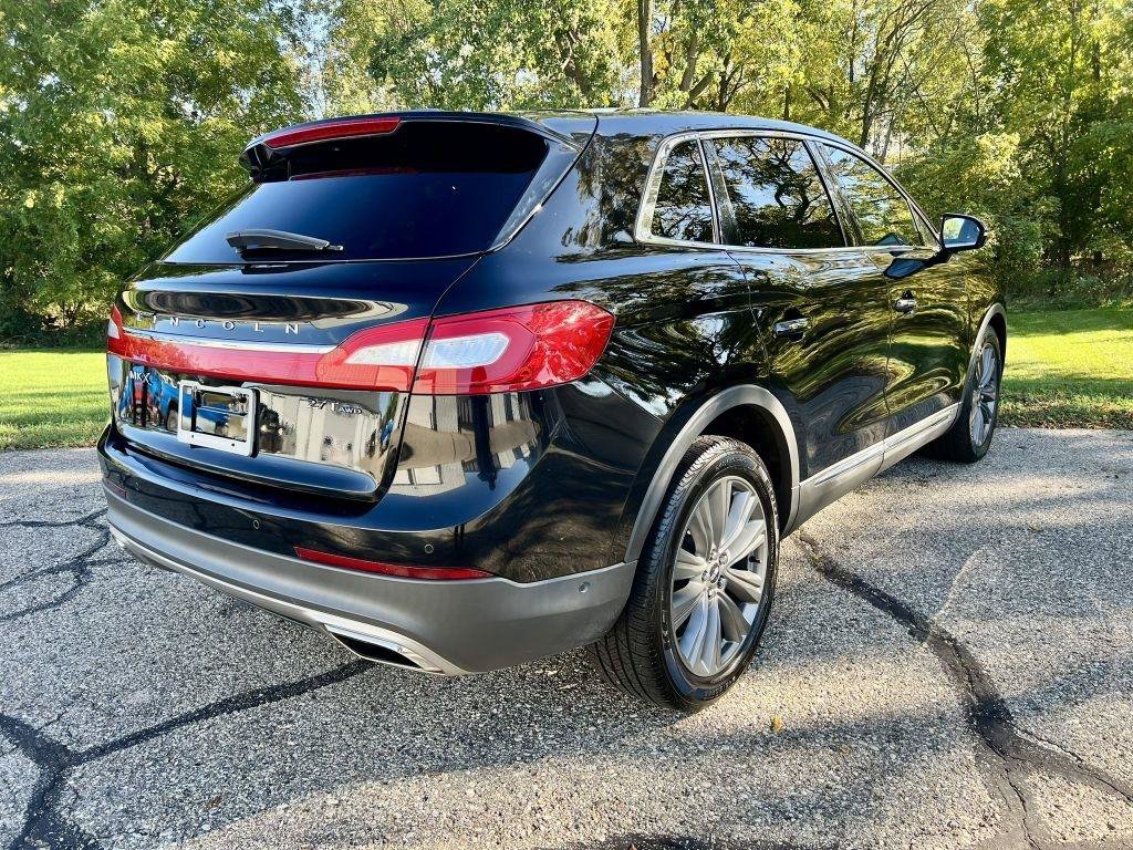 Used 2017 Lincoln MKX Reserve w/ Driver Assistance Package AWD/4WD image 4