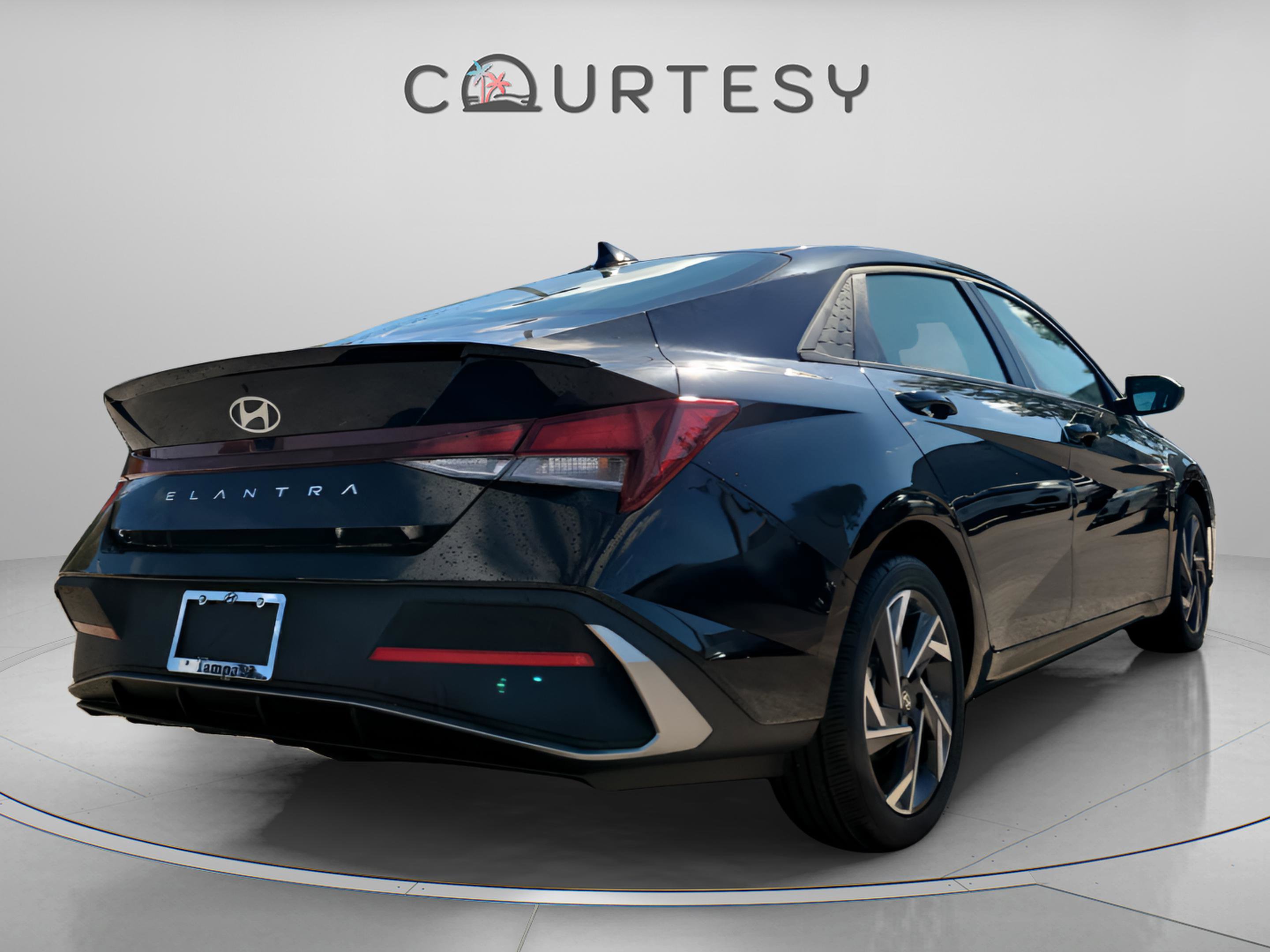 Certified 2025 Hyundai Elantra Sport w/ Cargo Package image 3