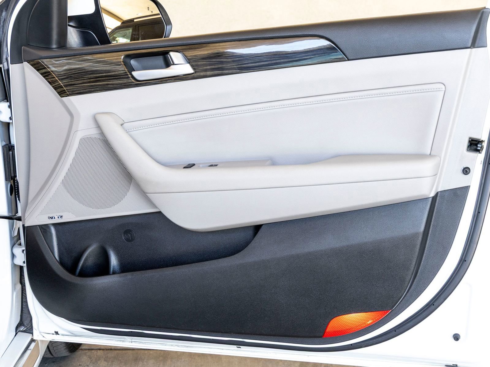 Used 2017 Hyundai Sonata Limited w/ Ultimate Package 04 image 25