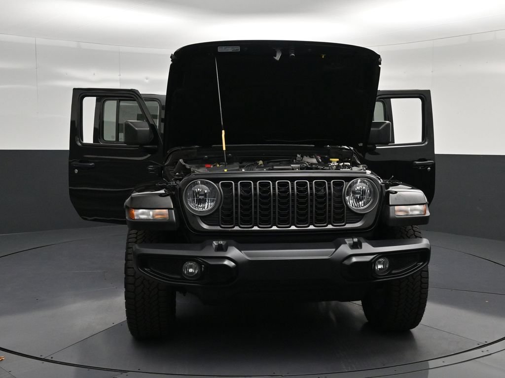 Used 2025 Jeep Gladiator Sport AWD/4WD image 33