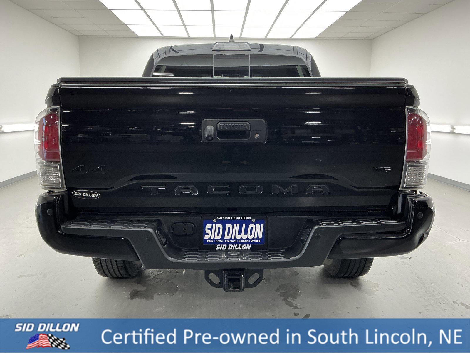 Used 2021 Toyota Tacoma Limited w/ Nightshade Package image 5