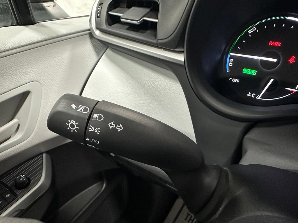 Used 2025 Toyota Sienna LE FWD image 21