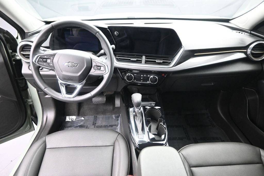 Used 2025 Chevrolet Trax ACTIV w/ Sunroof Package FWD image 15