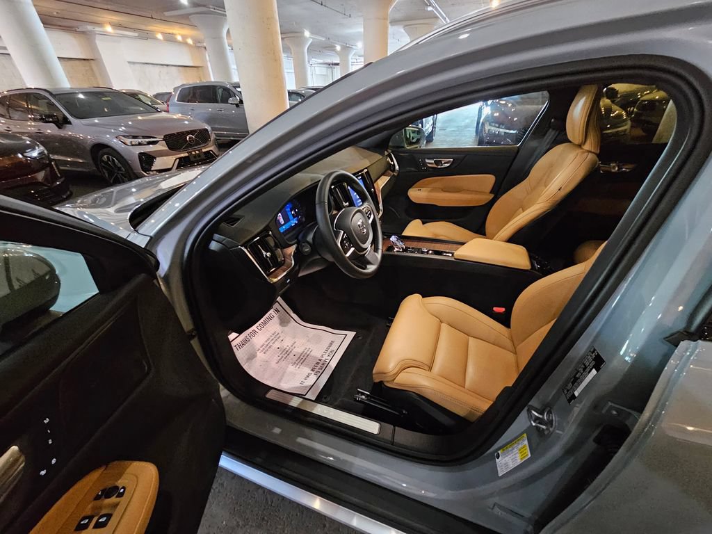 Certified 2025 Volvo V60 B5 Cross Country Ultra AWD/4WD image 17