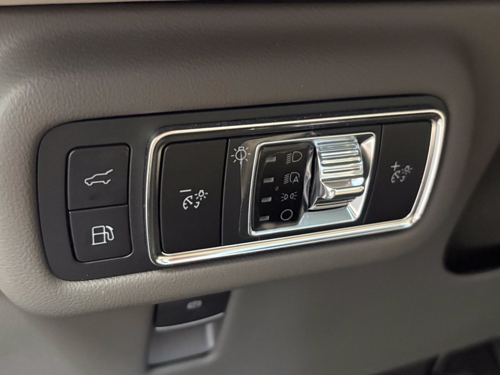 Used 2024 Lincoln Nautilus Reserve w/ Equipment Group 203A AWD/4WD image 38