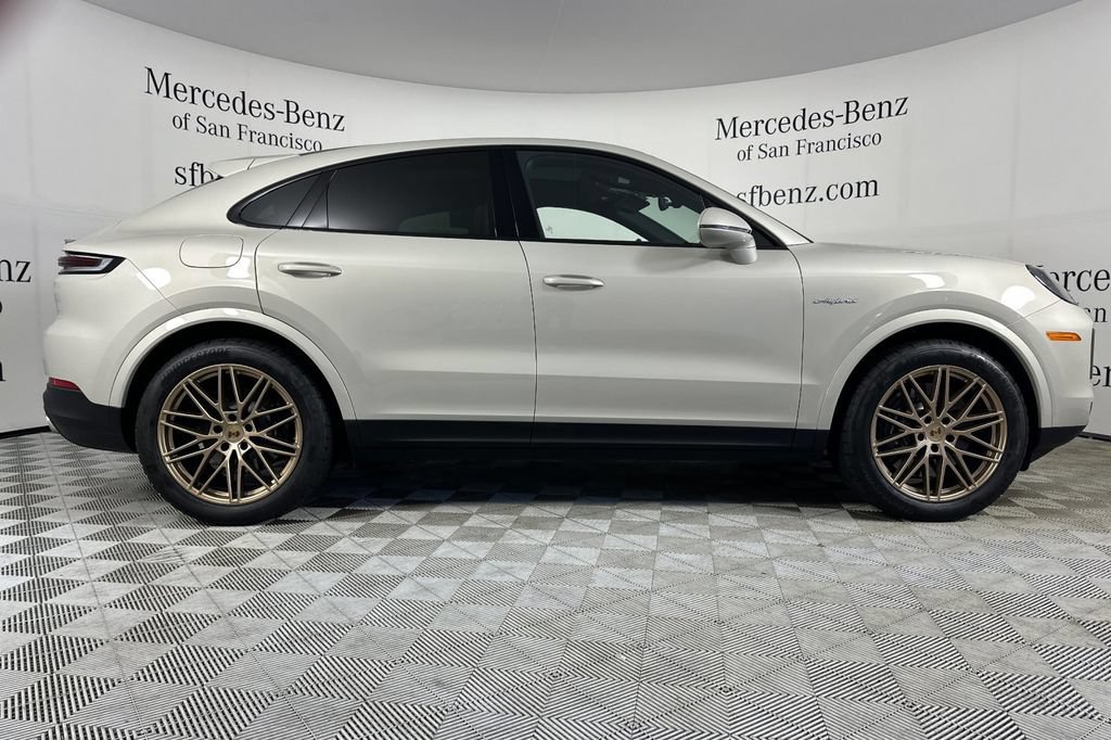 Used 2024 Porsche Cayenne Coupe AWD/4WD image 3