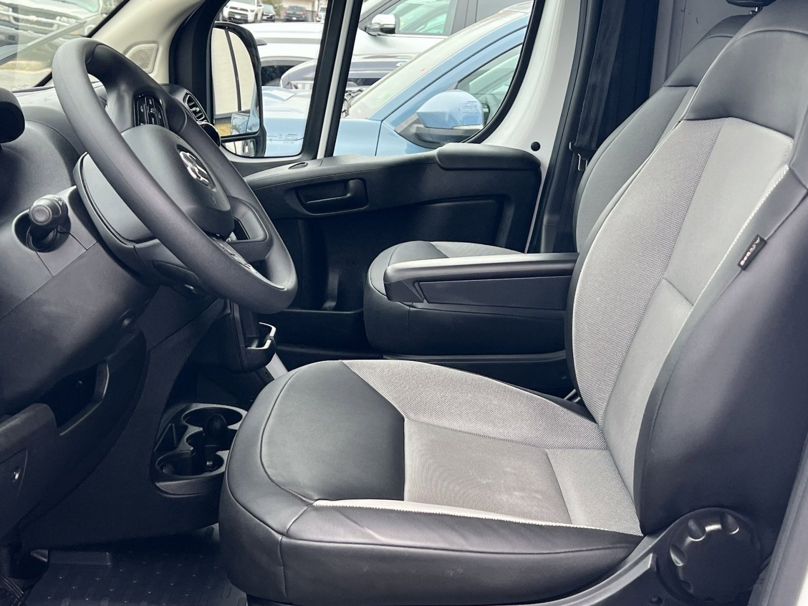 Used 2024 RAM ProMaster 2500 w/ Convenience Group image 11