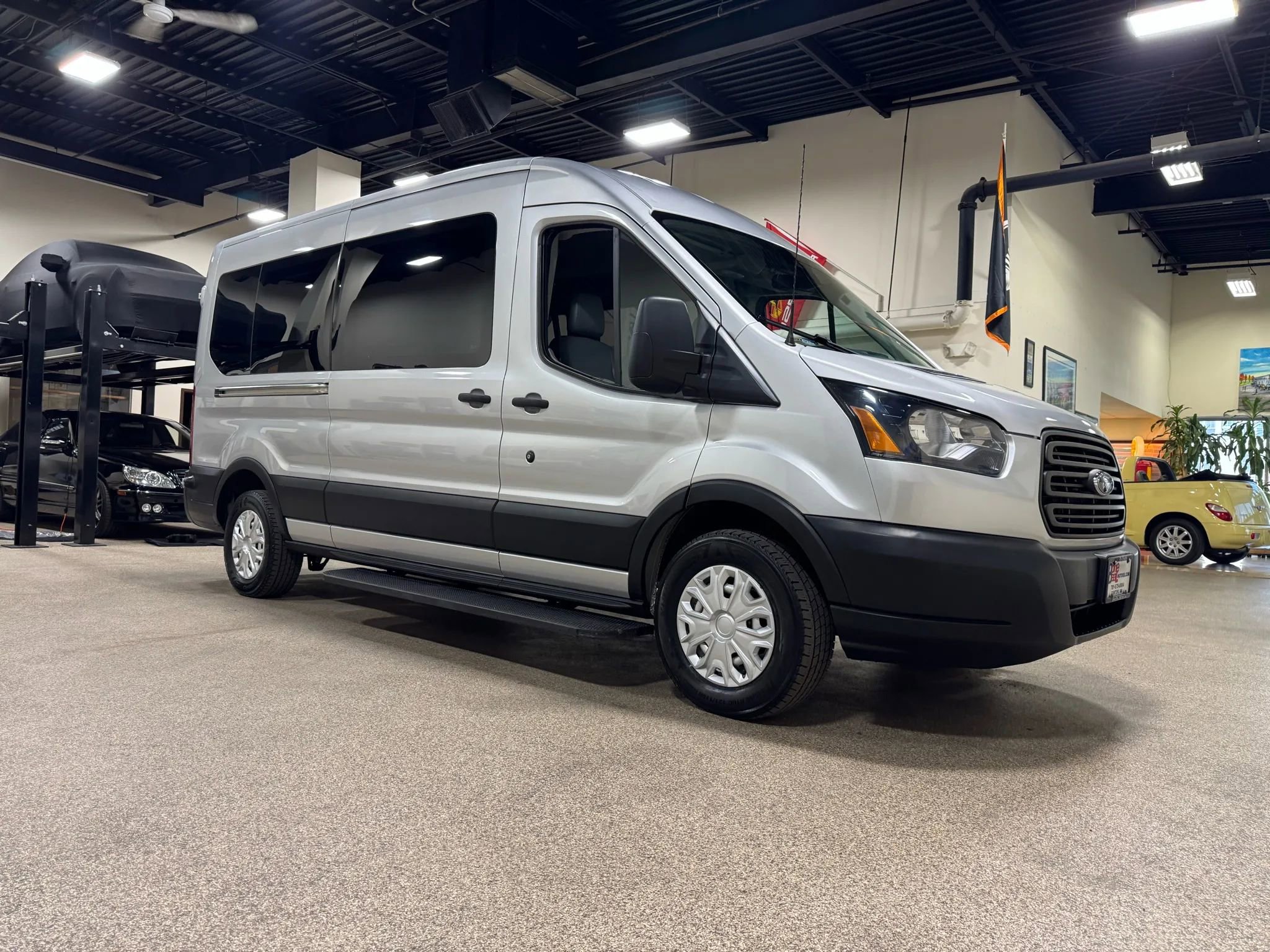 Used 2019 Ford Transit 250 148 Medium Roof image 4