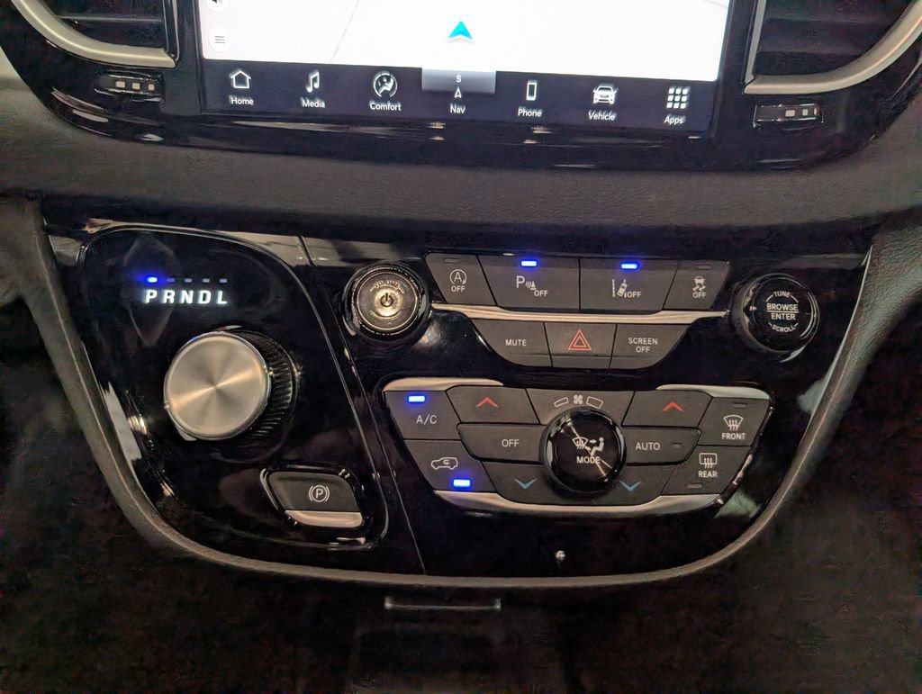 Used 2027 Chrysler Pacifica Select w/ Family Tech Group FWD image 22