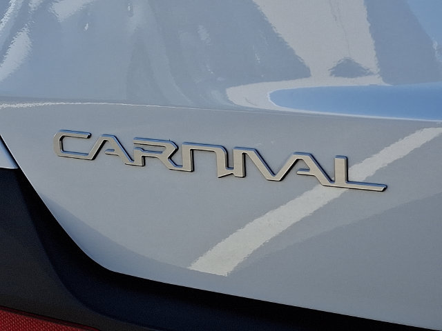 Used 2026 Kia Carnival EX FWD image 30