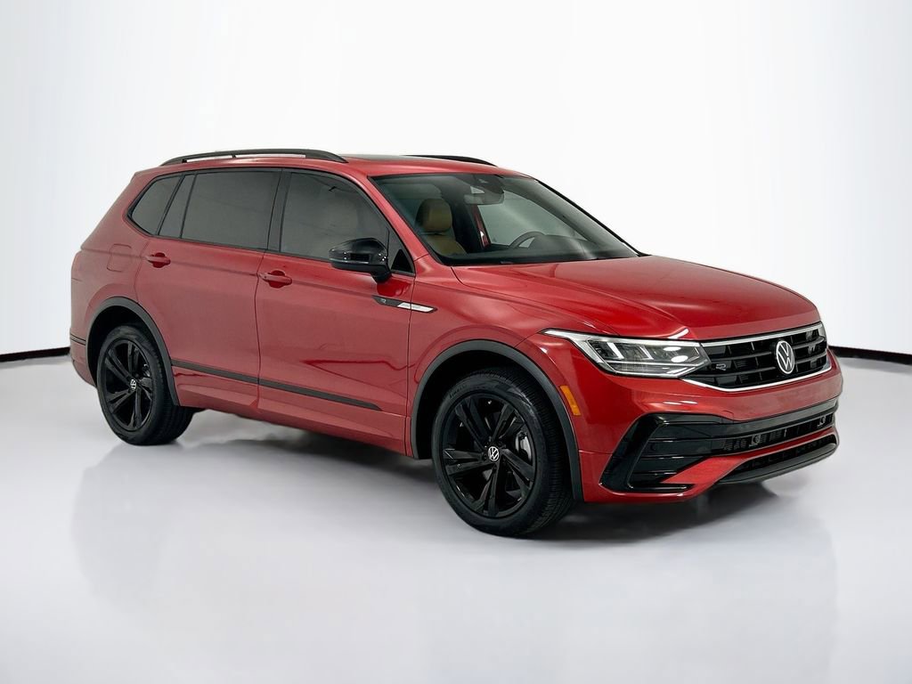 Certified 2024 Volkswagen Tiguan SE R-Line FWD image 3