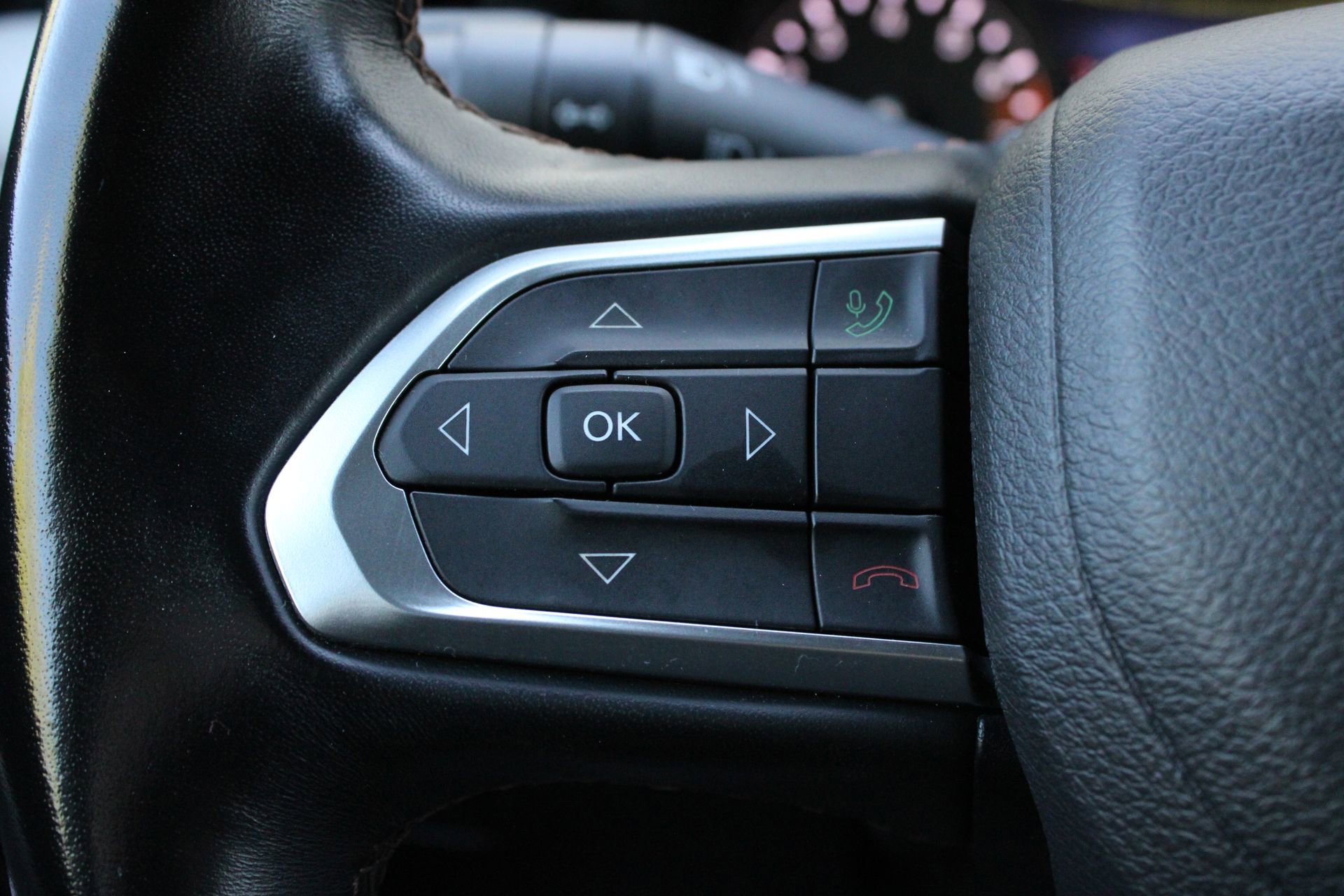 Used 2022 Jeep Compass Limited AWD/4WD image 31