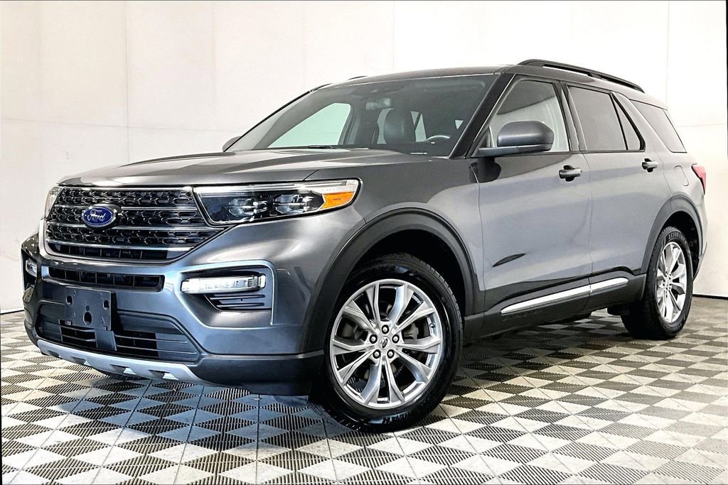 Used 2020 Ford Explorer XLT w/ Equipment Group 202A image 2