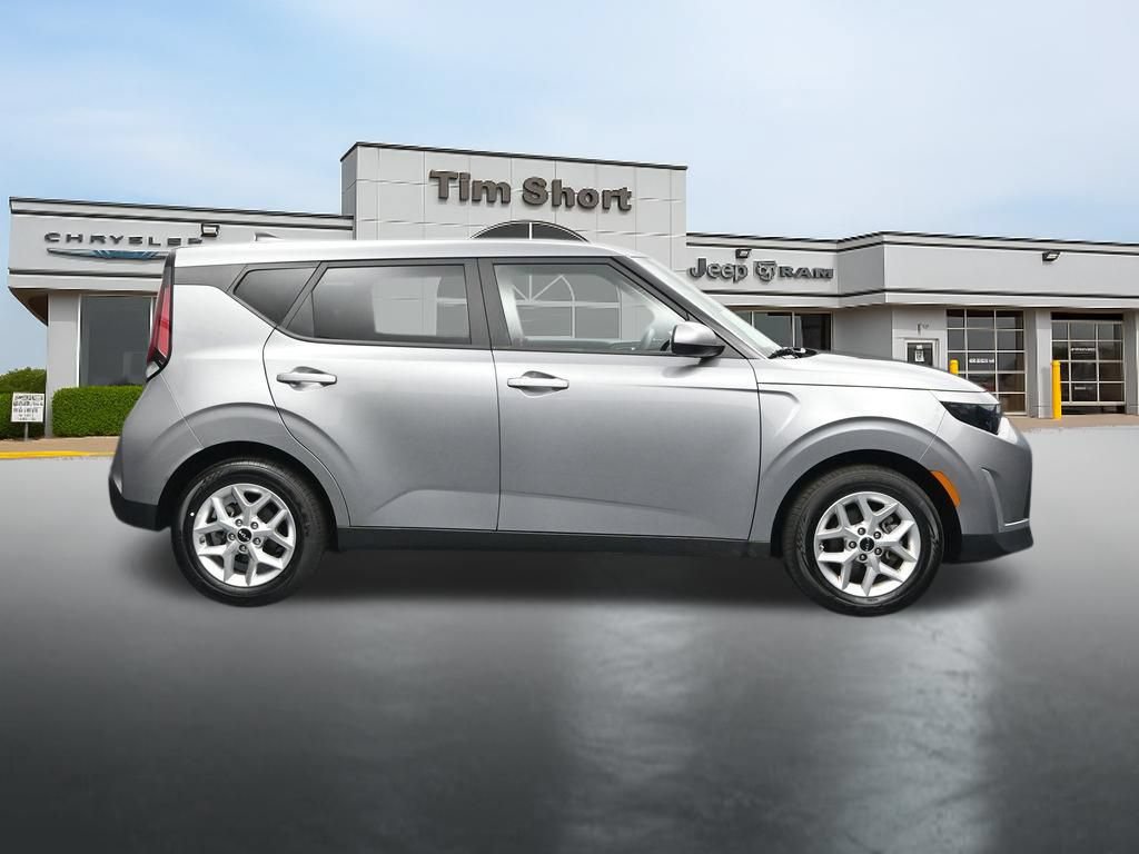 Used 2025 Kia Soul LX w/ LX Technology Package FWD image 6