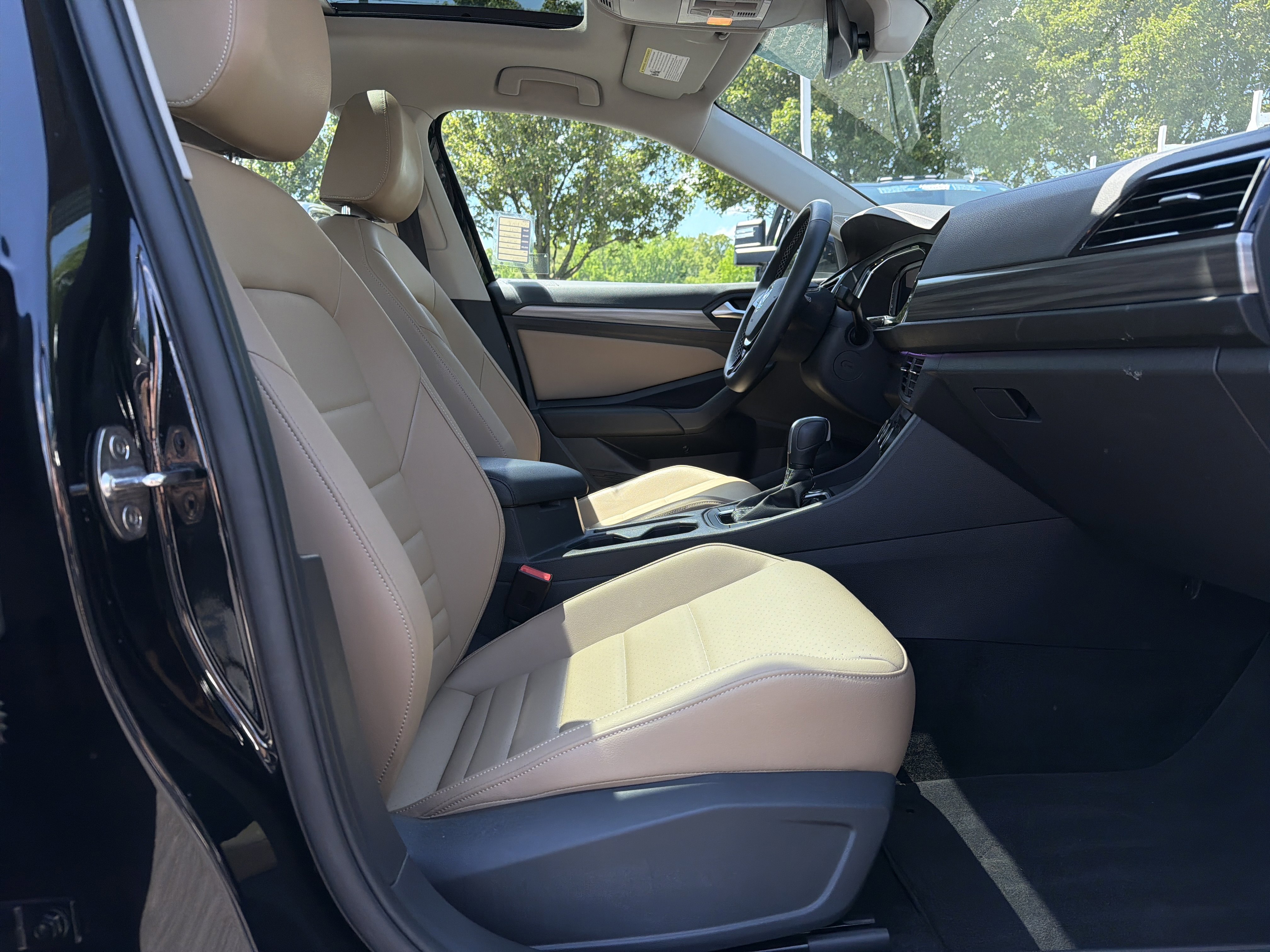 Used 2021 Volkswagen Jetta SEL FWD image 32