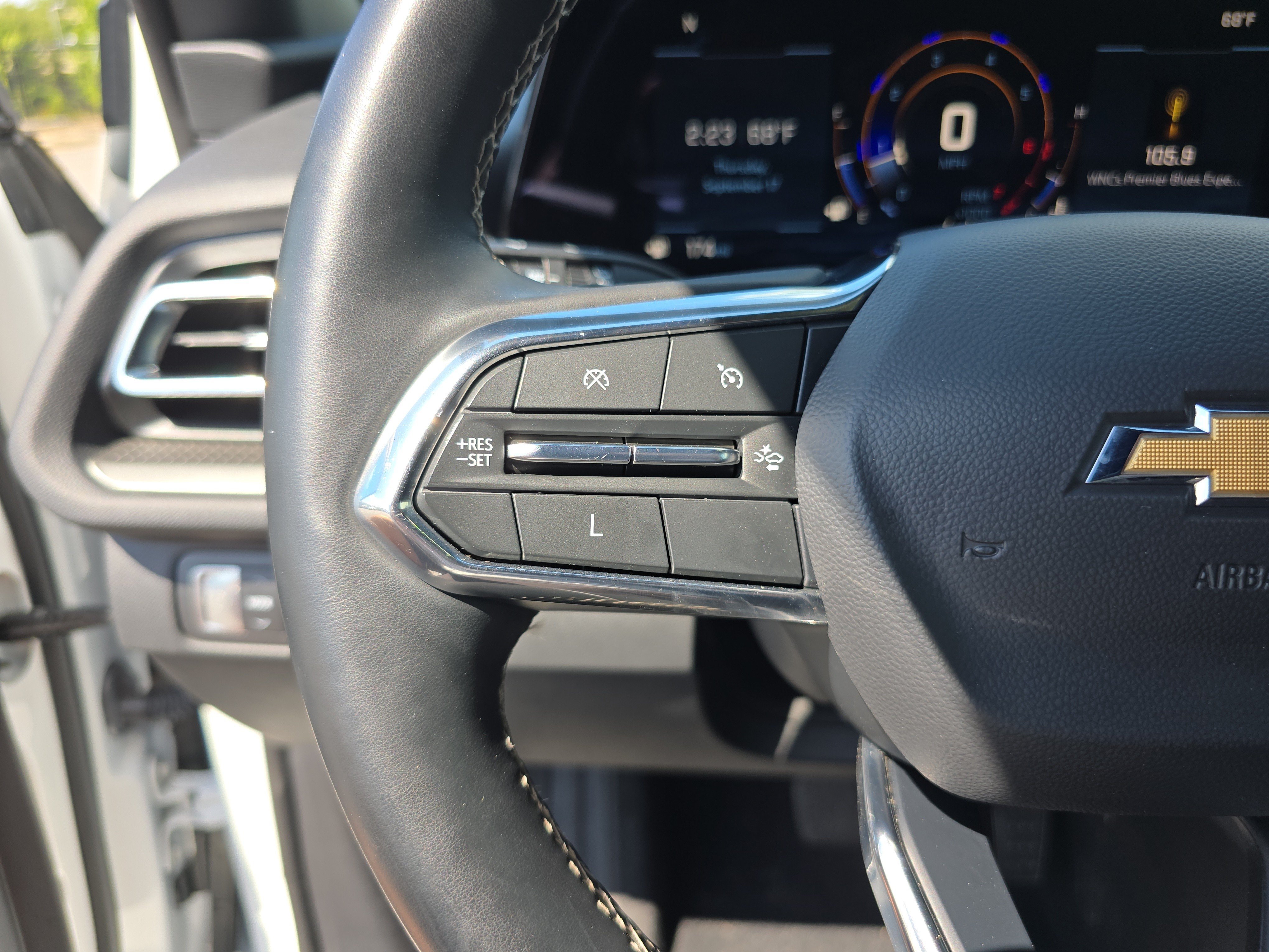 Used 2025 Chevrolet Traverse LT FWD image 32