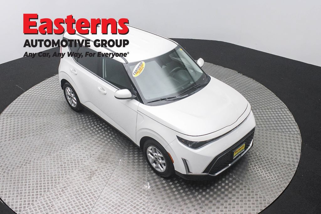 Used 2024 Kia Soul LX w/ Option Group 015 FWD image 3