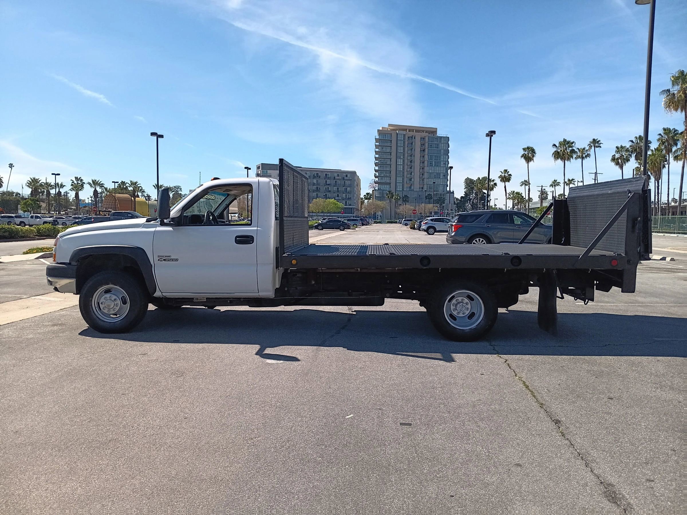 Used 2006 Chevrolet Silverado 3500 4x4 Regular Cab w/ Heavy-Duty Power Package image 5