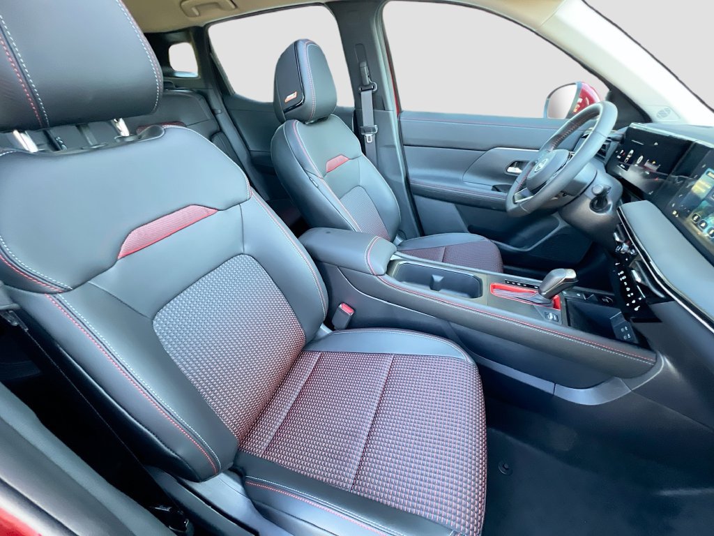 Used 2025 Nissan Kicks SR w/ SR Premium Package AWD/4WD image 25