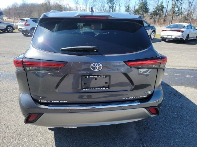 Used 2023 Toyota Highlander Platinum image 3