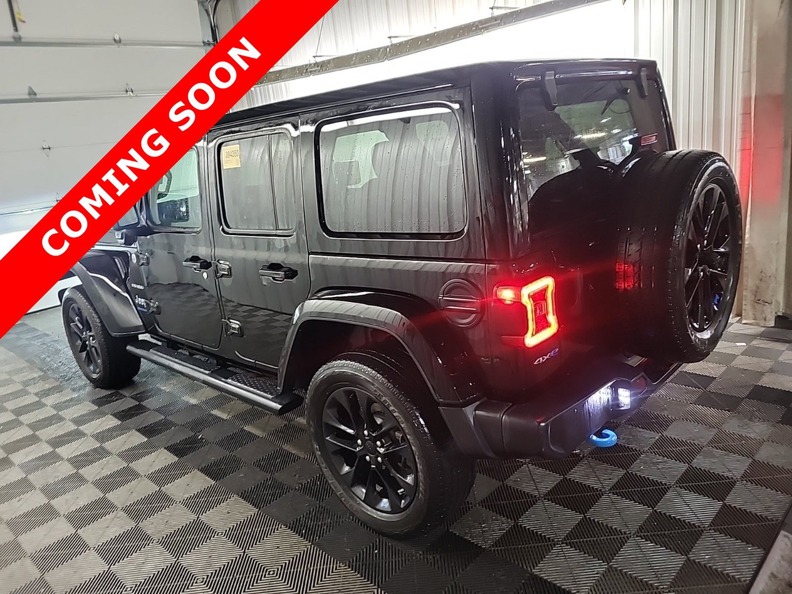 Used 2023 Jeep Wrangler Unlimited Sahara w/ Cold Weather Group AWD/4WD image 5