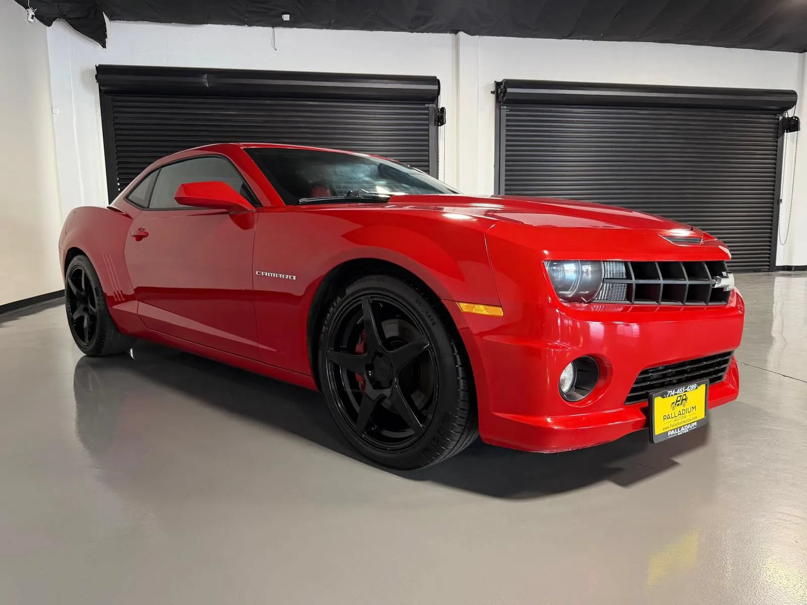 Used 2011 Chevrolet Camaro SS RWD image 3