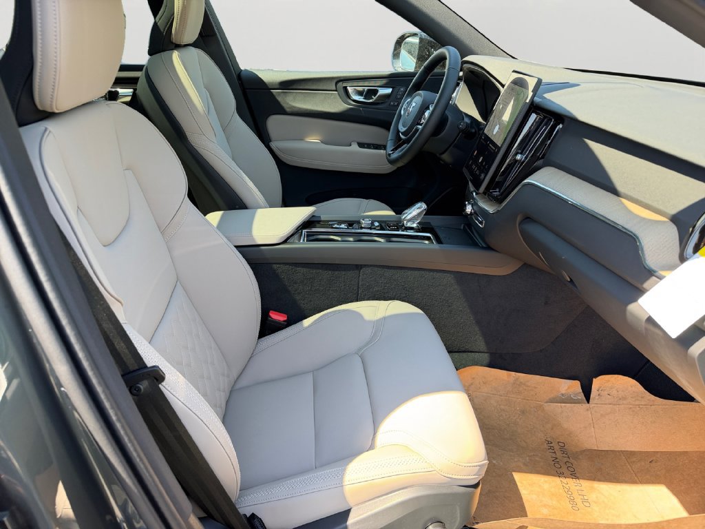 Certified 2026 Volvo XC60 B5 Core AWD/4WD image 6