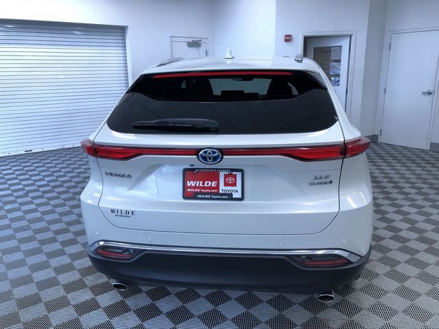 Certified 2022 Toyota Venza XLE image 15
