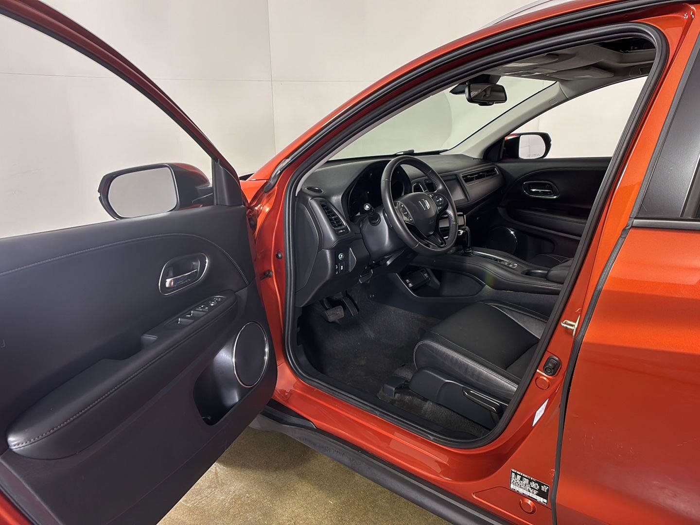 Used 2020 Honda HR-V EX-L image 2