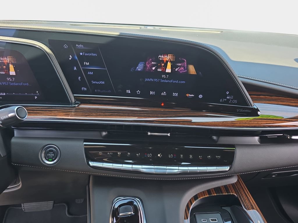 Used 2024 Cadillac Escalade Premium Luxury RWD image 25
