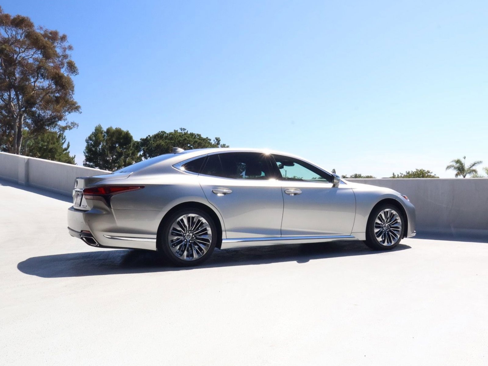 Used 2023 Lexus LS 500 w/ Accessory Package (Z2) image 8