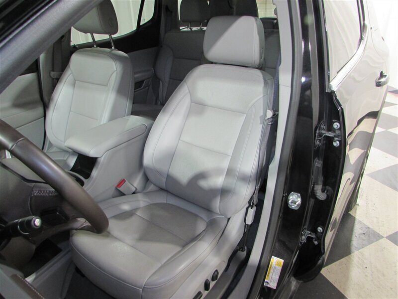 Used 2023 GMC Acadia SLT AWD/4WD image 34