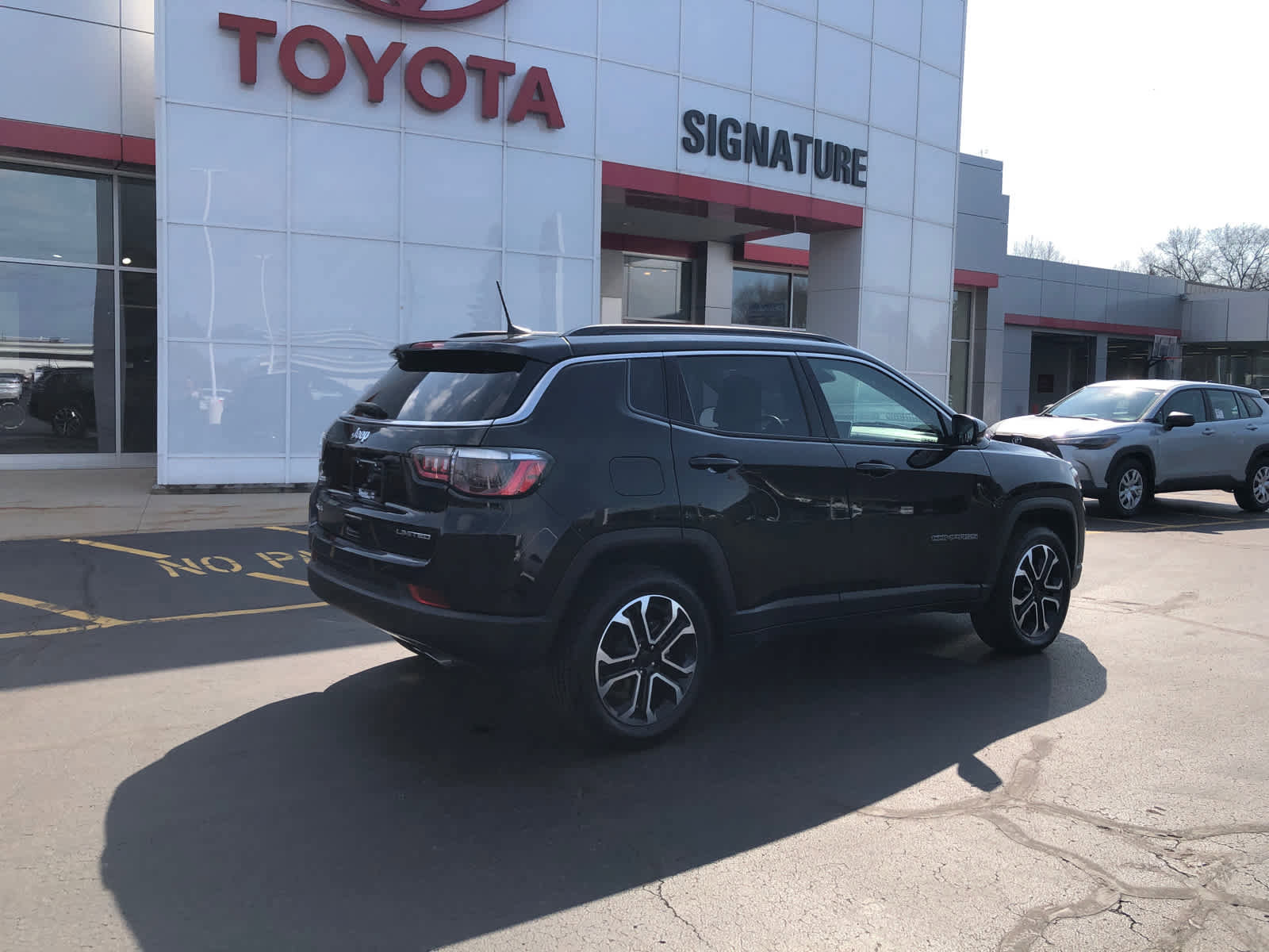 Used 2022 Jeep Compass Limited image 2