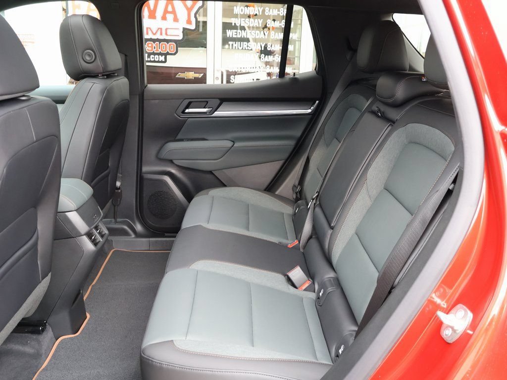 New 2026 GMC Terrain AT4 w/ LPO, Black Badging Package AWD/4WD image 27