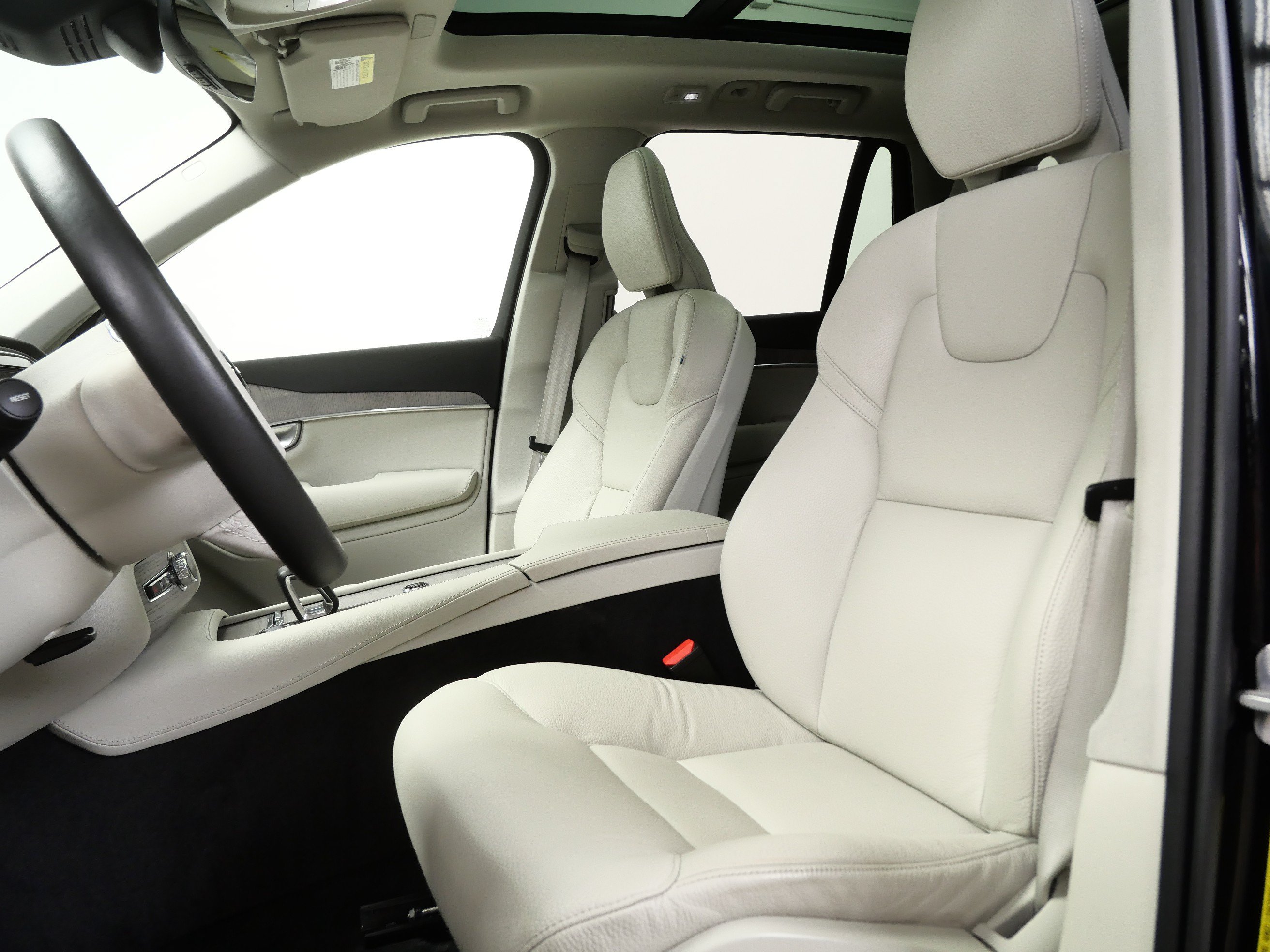 Used 2024 Volvo XC90 T8 Plus w/ Protection Package Premier AWD/4WD image 15