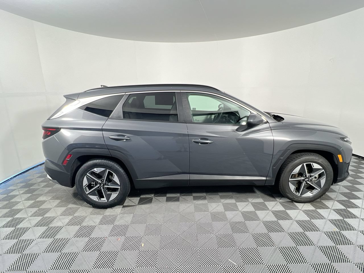 Used 2025 Hyundai Tucson SEL FWD image 2