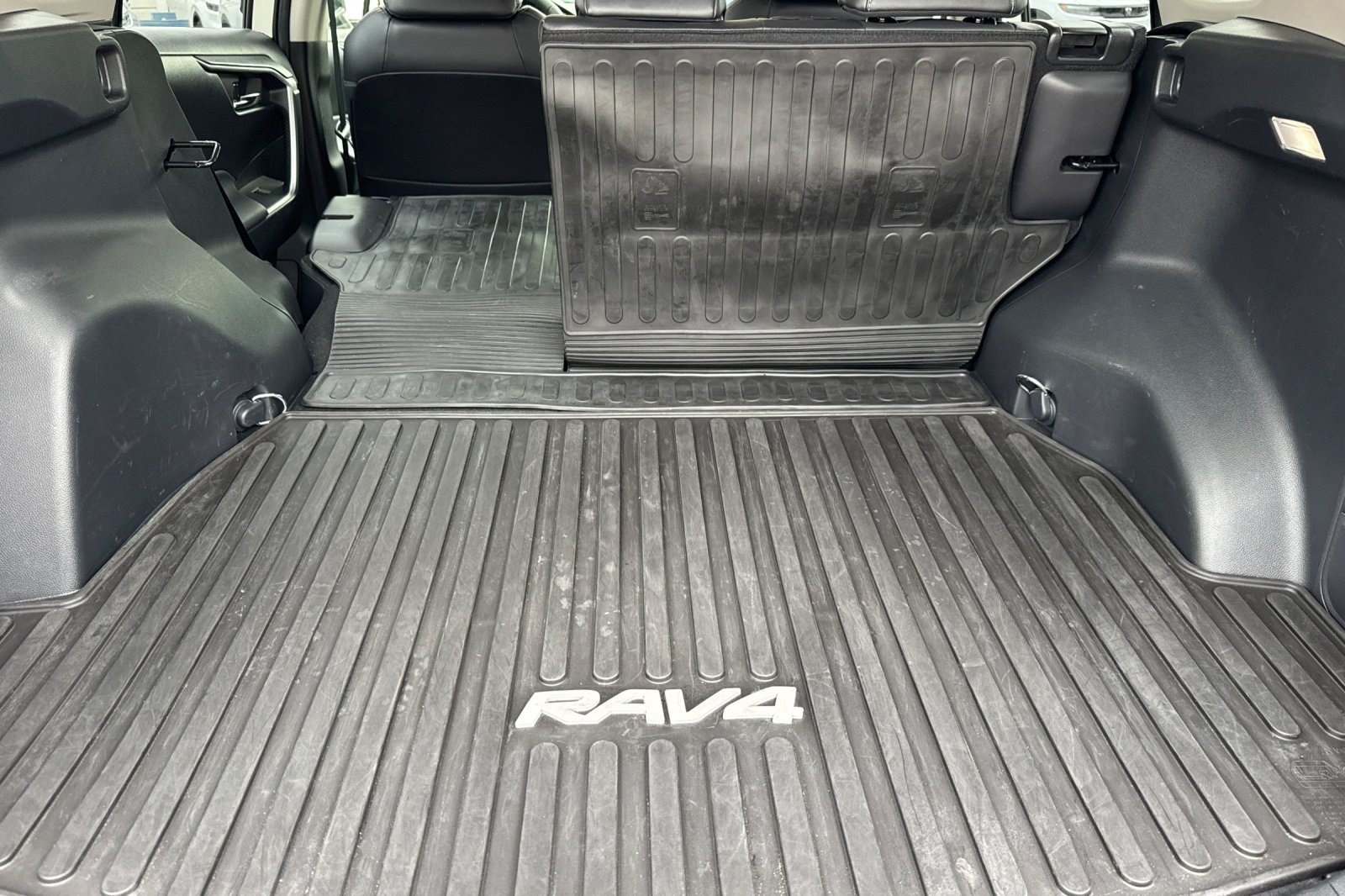 Used 2022 Toyota RAV4 XLE Premium AWD/4WD image 26