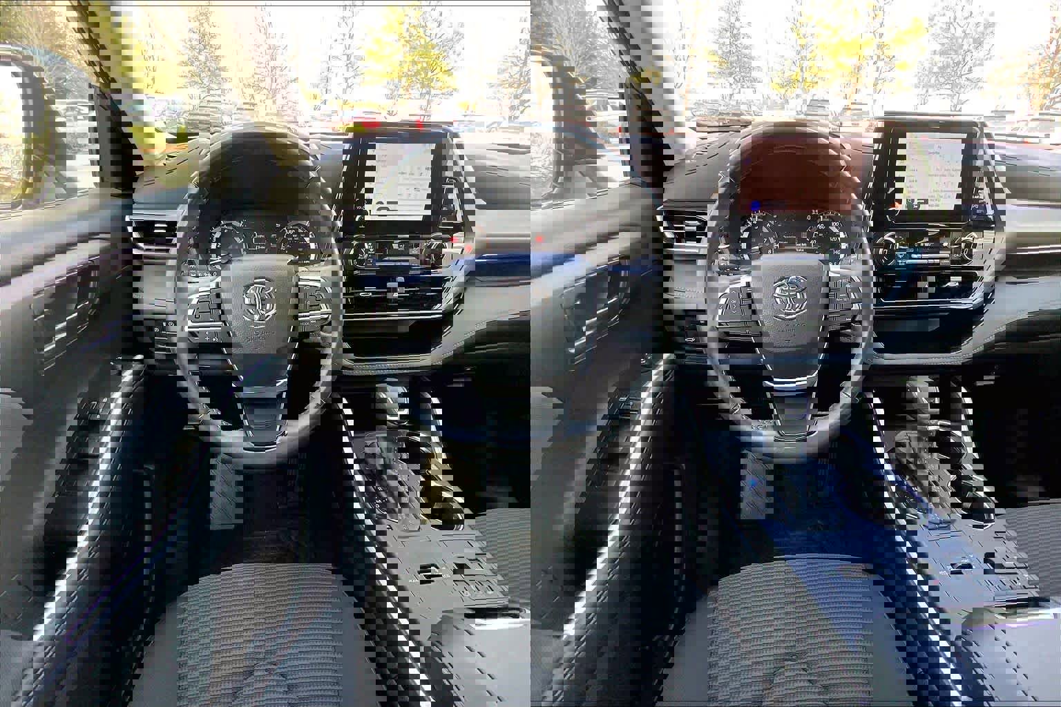 Used 2023 Toyota Highlander LE image 6