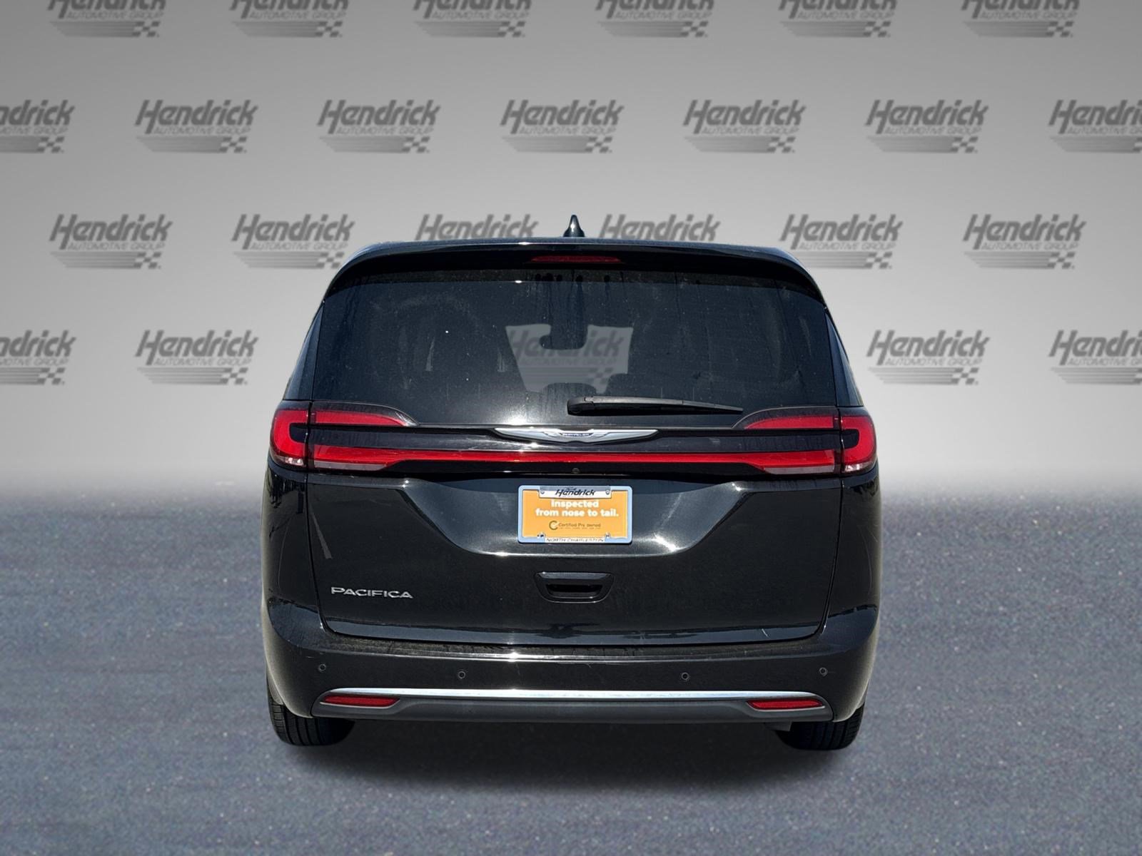 Used 2023 Chrysler Pacifica Touring-L FWD image 8