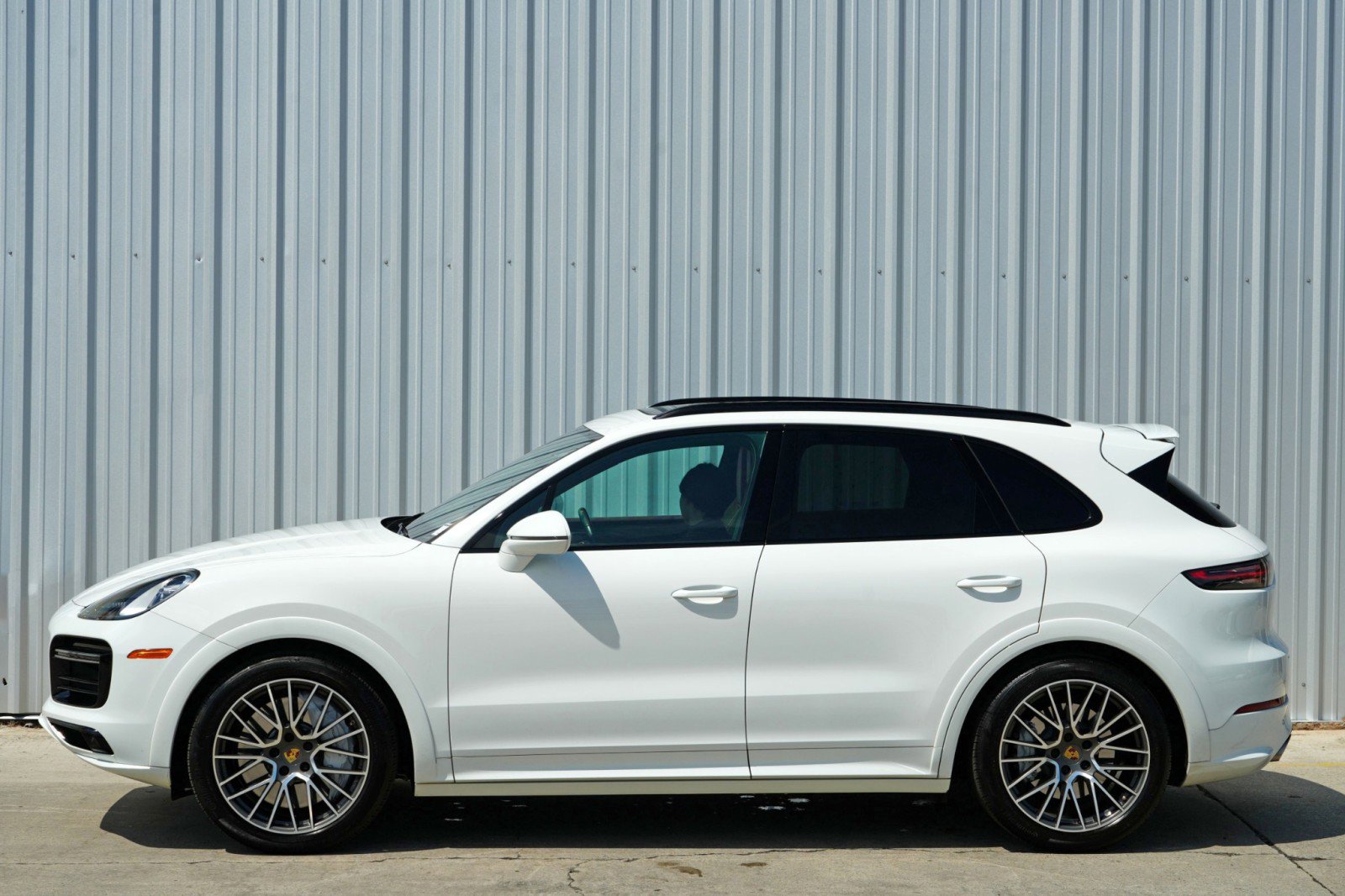 Used 2020 Porsche Cayenne Turbo image 9