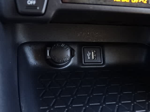 Certified 2025 Toyota RAV4 LE AWD/4WD image 31