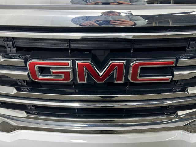 Used 2023 GMC Acadia SLE image 10
