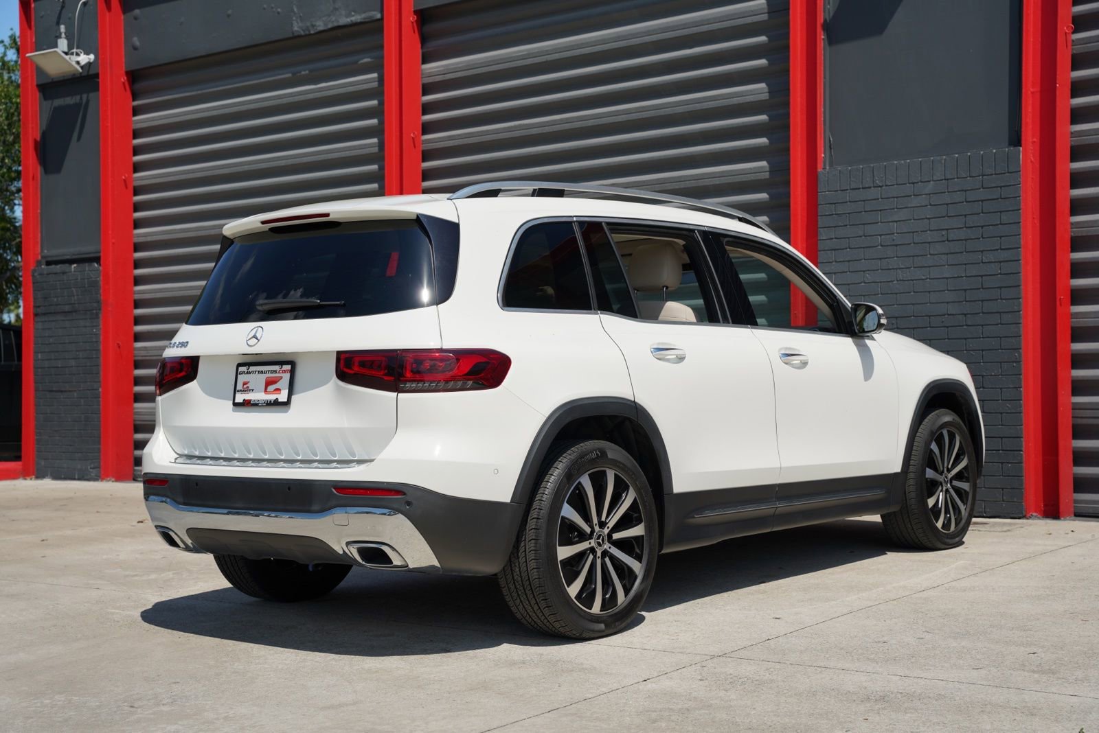 Used 2021 Mercedes-Benz GLB 250 w/ Premium Package image 9
