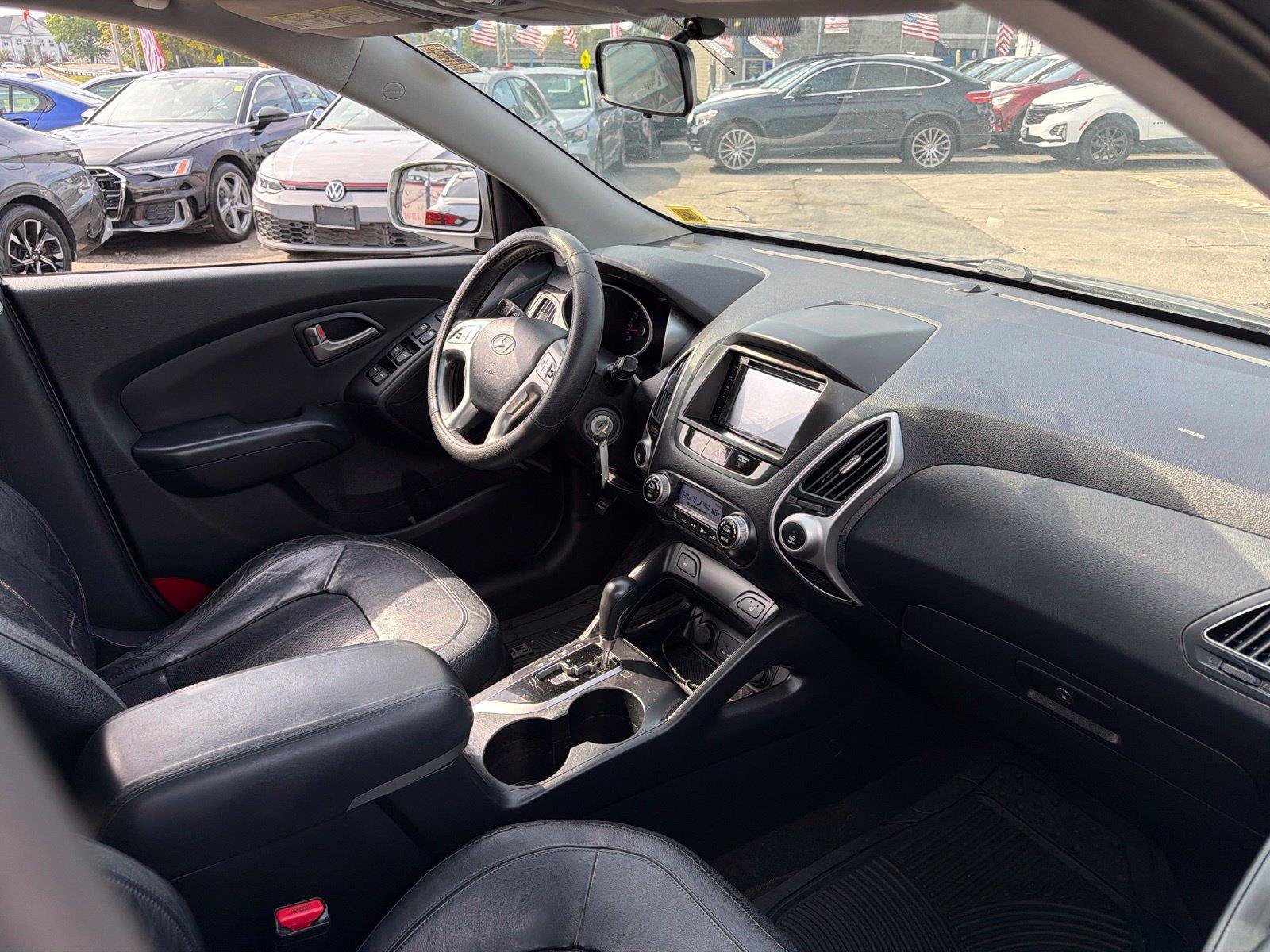Used 2010 Hyundai Tucson Limited w/ Premium Pkg 4 FWD image 14