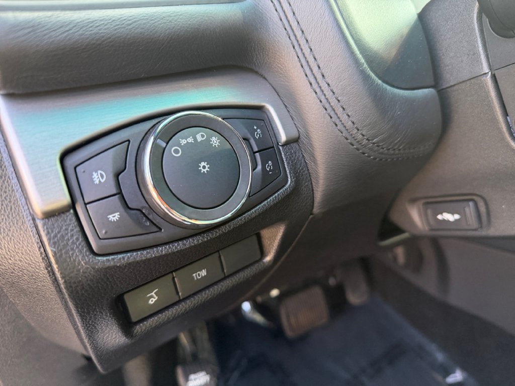 Used 2017 Ford Explorer Platinum AWD/4WD image 20