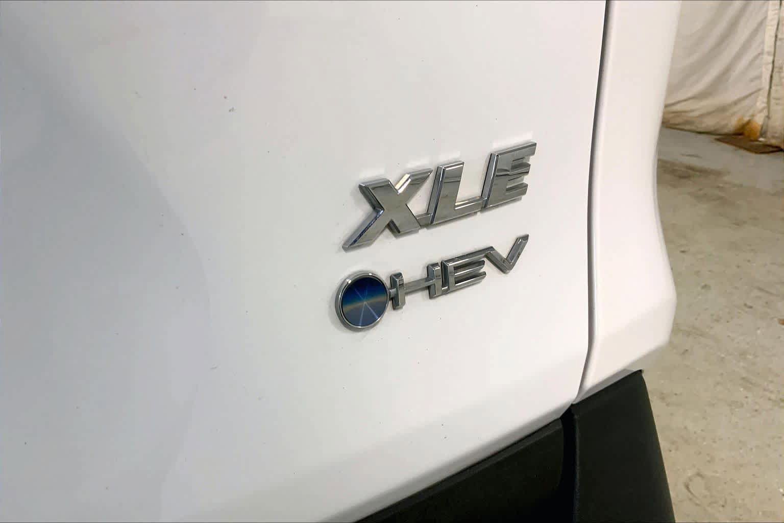 Used 2025 Toyota RAV4 XLE AWD/4WD image 9