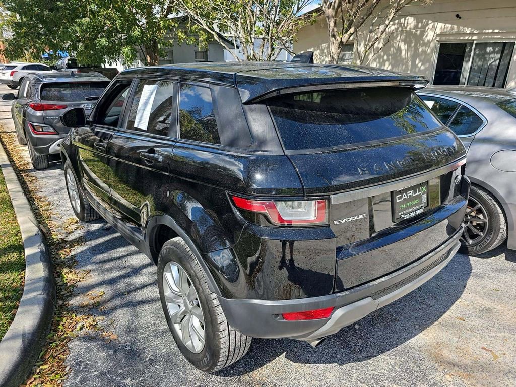 Used 2019 Land Rover Range Rover Evoque SE image 2