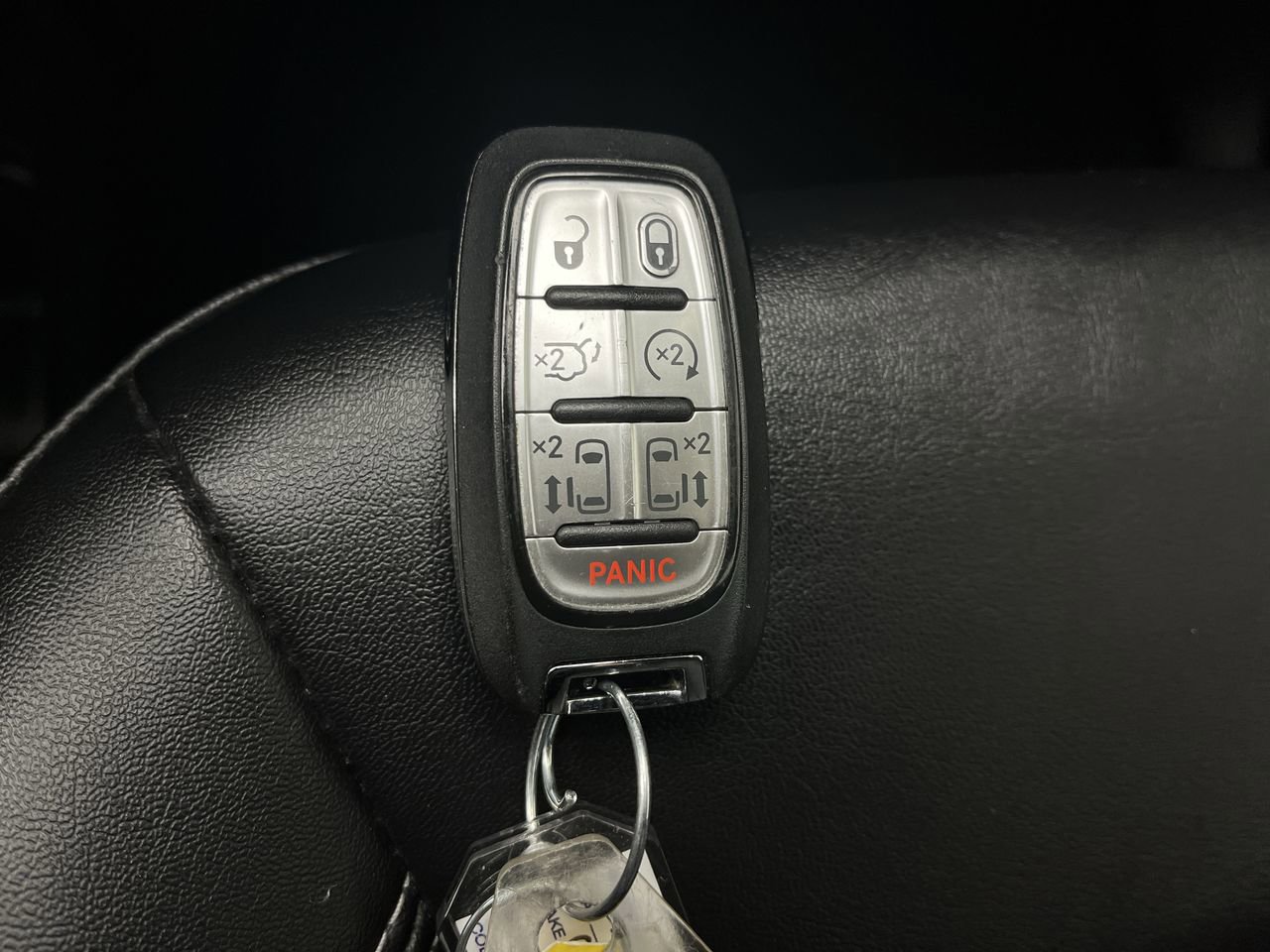 Used 2025 Chrysler Pacifica Select image 26